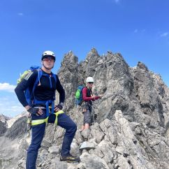 Bild_1_Annette_Klaus_auf_dem_Weg_zu_den_Wolfebnerspitzen.jpg